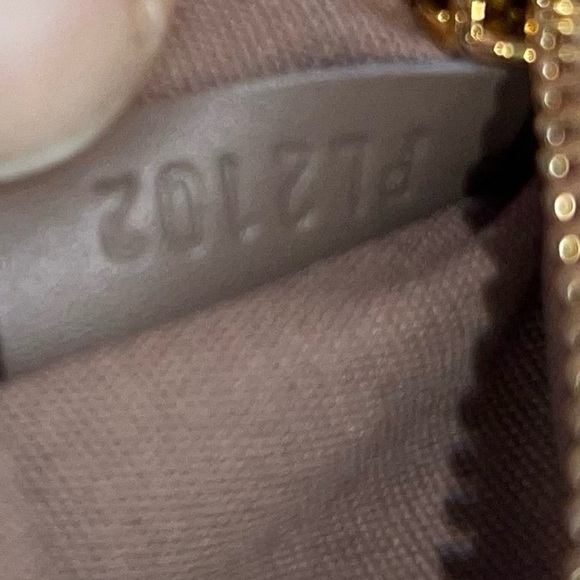 Louis Vuitton Patent Sobe Clutch Gold - Picture 14 of 14